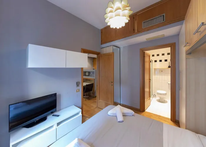 Spanish Steps, Dominic, Strollingrome Apartment *